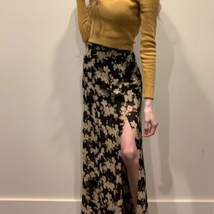 Fun floral maxi skirt ✨